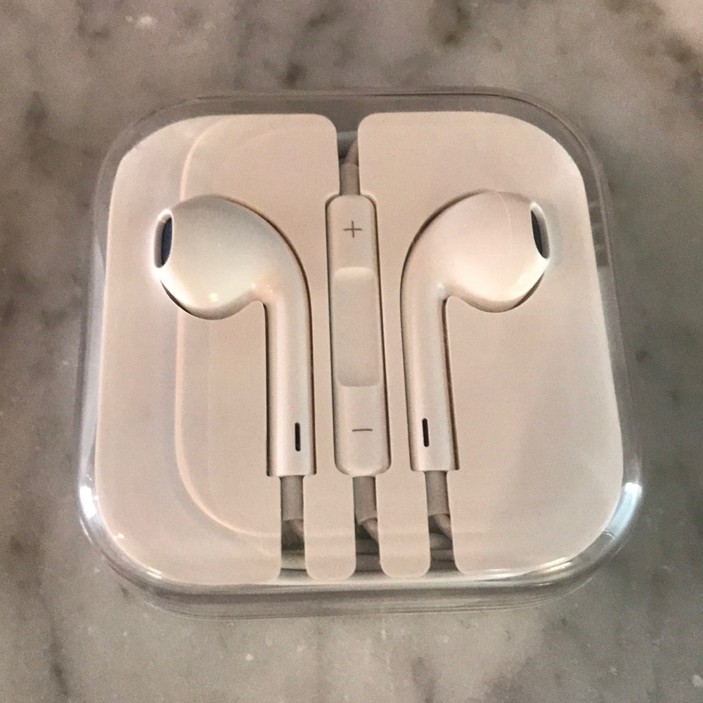 Apple wired AirPod style headphones